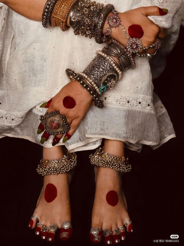 Invest in THESE accessories if you are a girl who lives in her kurtas